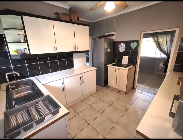 3 BEDROOM HOUSE FOR SALE IN ASHLEY